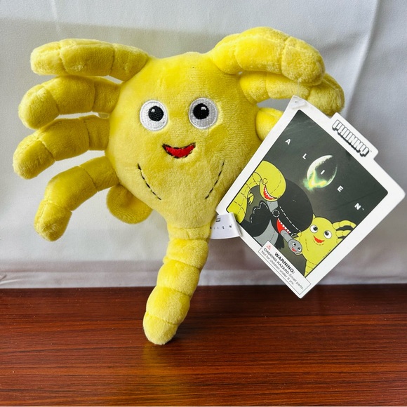 KIDROBOT Alien Facehugger Phunny Plush LOOTCRATE Exclusive 7” Yellow 2015 NEW - Picture 1 of 8